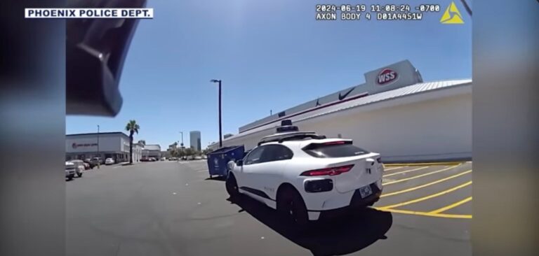 Un robot-taxi Waymo arrêté par la police de Phoenix après avoir emprunté la mauvaise voie